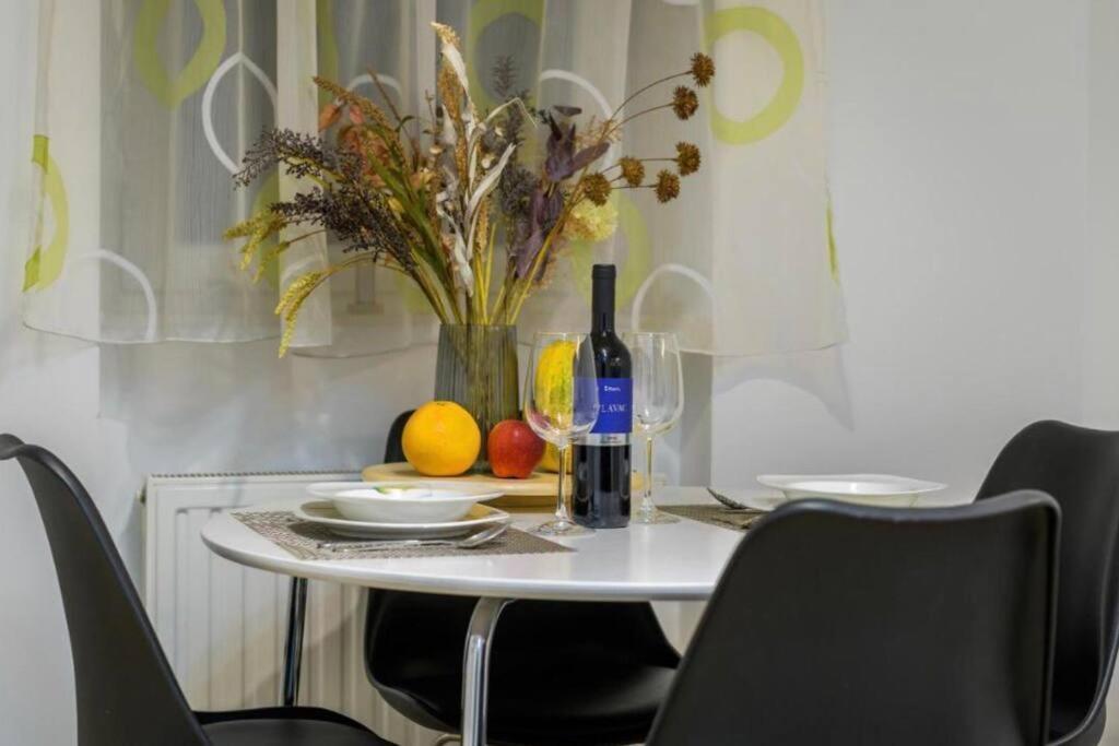 One Downtown Apartment Zagreb Bagian luar foto